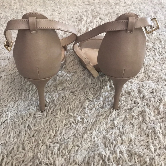 Peep toe ankle strap heals - Picture 3 of 5